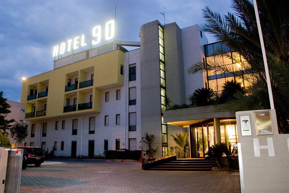 Hotel 90 Капурсо Экстерьер фото